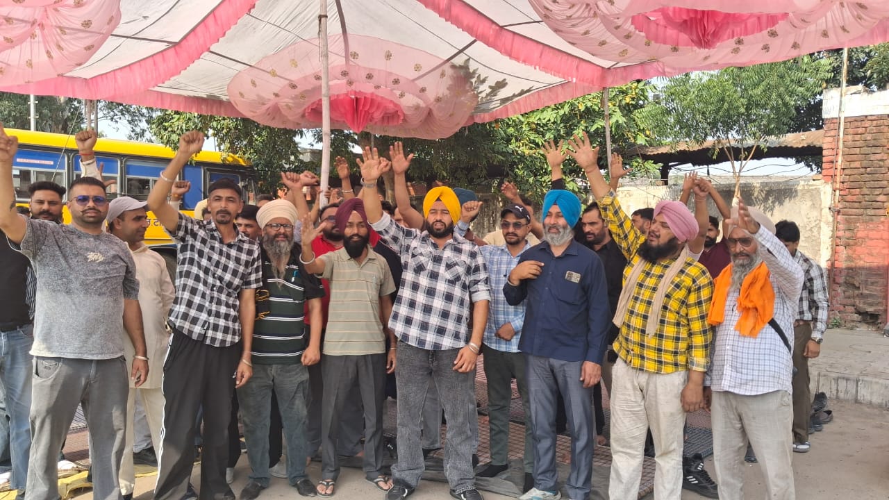ਪੀ.ਆਰ.ਟੀ.ਸੀ. ਕੱਚੇ ਮੁਲਾਜ਼ਮਾਂ ਦੀ ਅਣ-ਮਿੱਥੇ ਸਮੇਂ ਦੀ ਹੜਤਾਲ ਦੂਜੇ ਦਿਨ ’ਚ ਦਾਖਲ