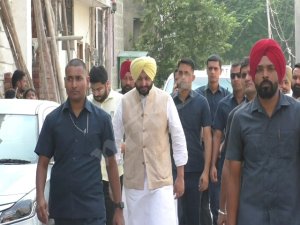 ਰਾਹੁਲ ਸ਼ਰਮਾ ਦੇ ਕਤਲ ਦਾ ਮਾਮਲਾ, ਰਵਨੀਤ ਸਿੰਘ ਬਿੱਟੂ ਨੇ ਪੀੜਿਤ ਪਰਿਵਾਰ ਦਾ ਕੀਤਾ ਦੁੱਖ ਸਾਂਝਾ
