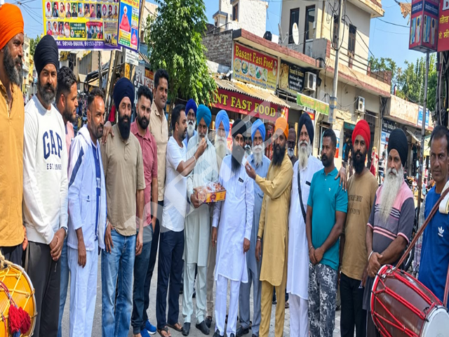ਸਰੀ ਨੌਰਥ (ਕਨੈਡਾ) ਤੋਂ ਮਨਦੀਪ ਸਿੰਘ ਧਾਲੀਵਾਲ ਦਾ ਦੂਜੀ ਵਾਰ ਐਮ.ਐਲ.ਏ. ਬਣਨ ਦੀ ਖੁਸ਼ੀ ਚ ਵੰਡੇ ਲੱਡੂ