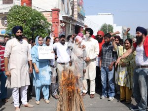 ਪਰਵਿੰਦਰ ਸਿੰਘ ਝੋਟਾ ਦੇ ਕਤਲ ਨੂੰ ਲੈ ਕੇ  ਵੱਖ-ਵੱਖ ਪਾਰਟੀਆਂ ਨੇ ਵਲੋਂ ਪ੍ਰਦਰਸ਼ਨ