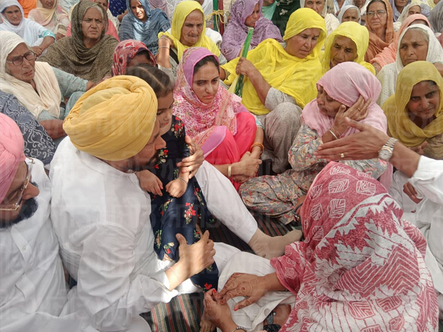ਚਰਨਜੀਤ ਸਿੰਘ ਚੰਨੀ ਨੇ ਦਲਜੀਤ ਸਿੰਘ ਦੇ ਪਰਿਵਾਰ ਨਾਲ ਕੀਤੀ ਮੁਲਾਕਾਤ